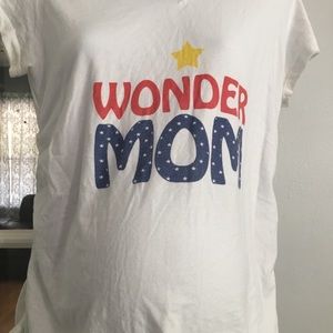 Maternity wonder mom tee
